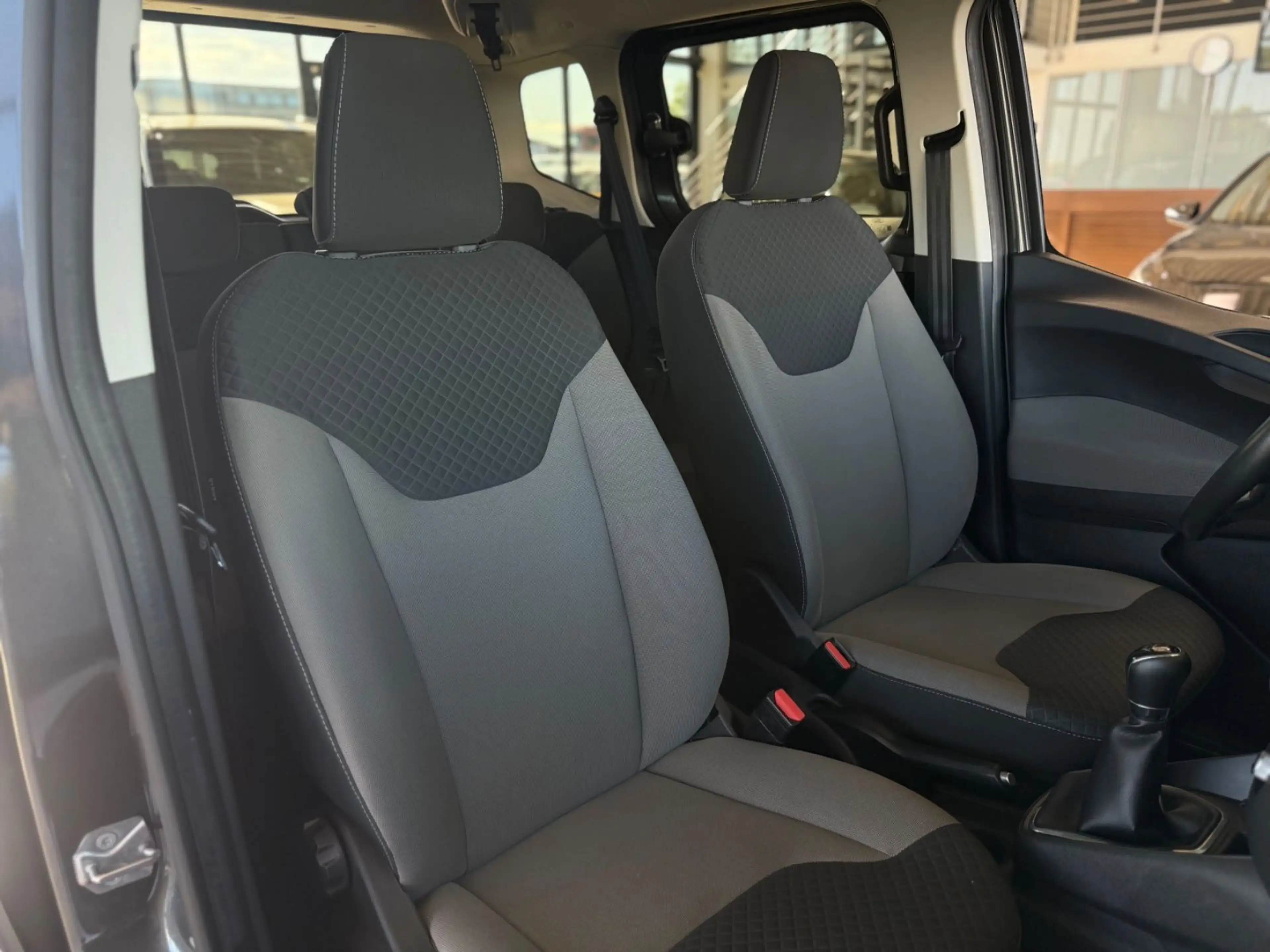 Ford Tourneo Courier Titanium — photo 15