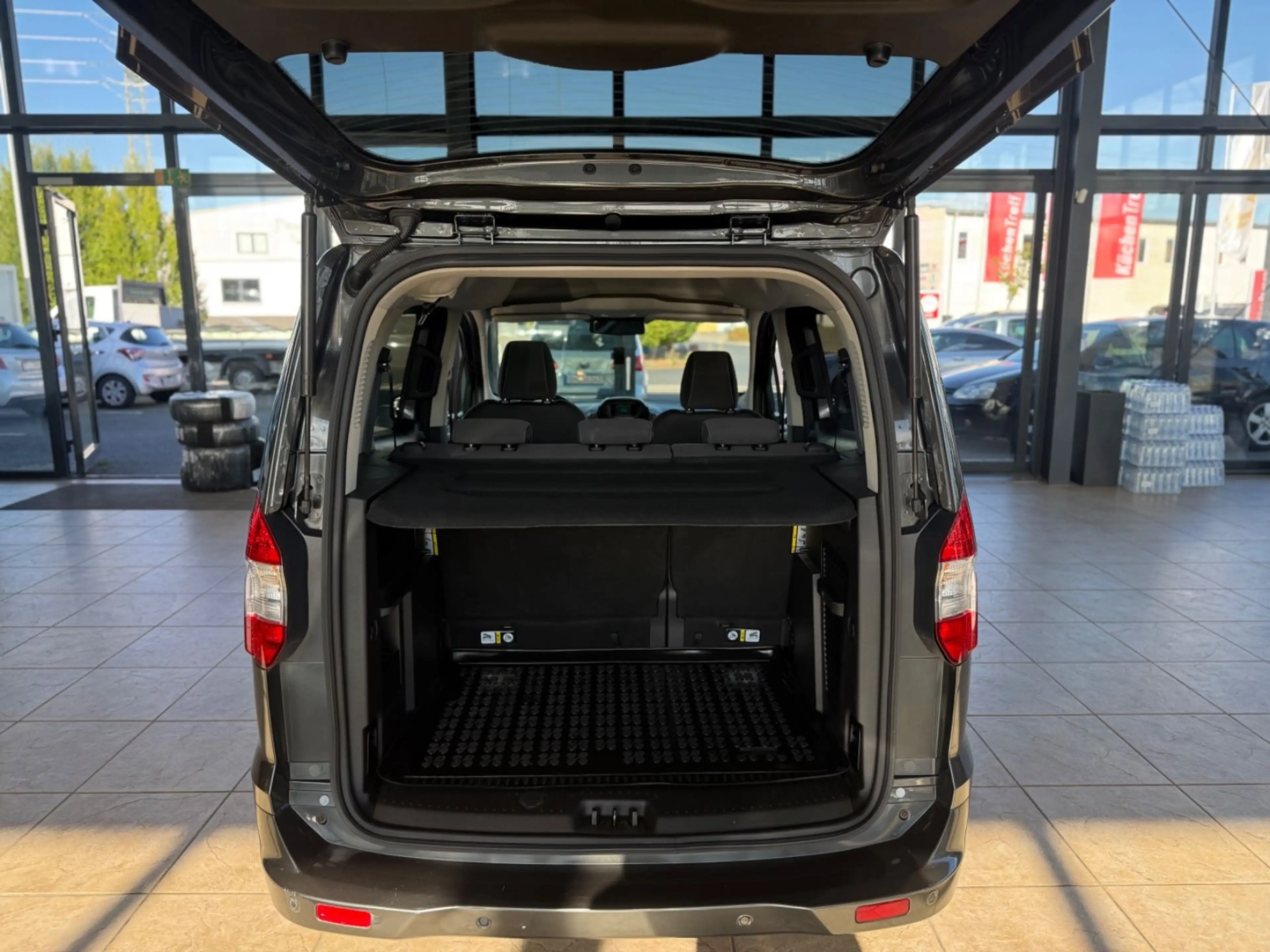 Ford Tourneo Courier Titanium — photo 13