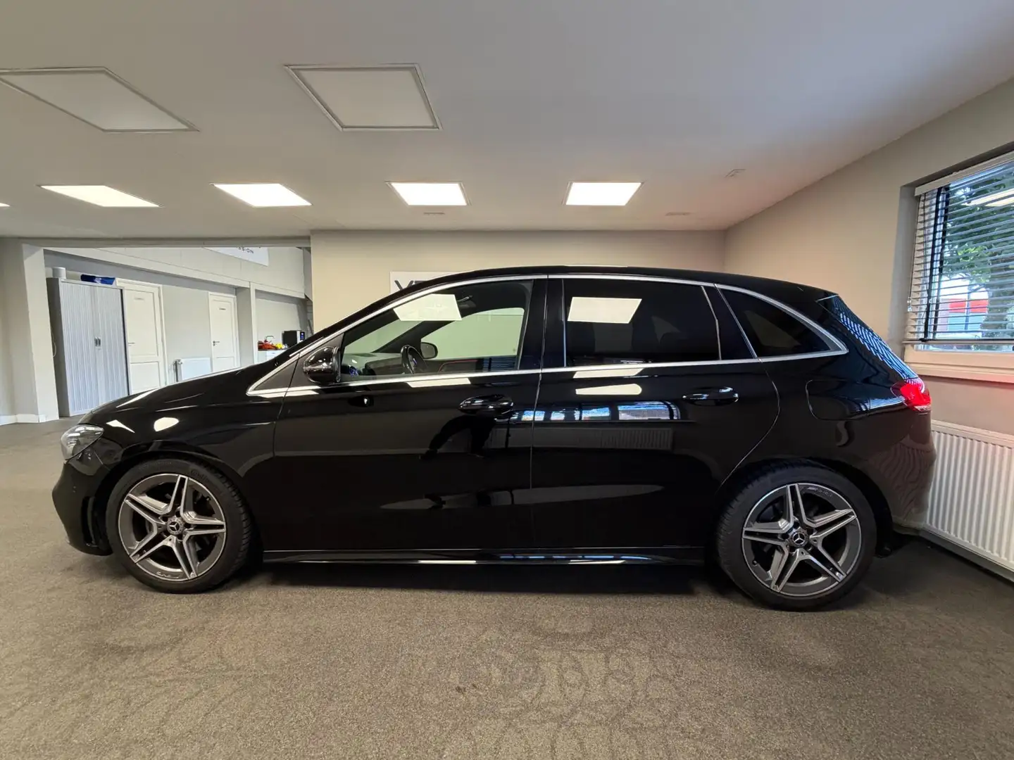 Mercedes-Benz B 180 Business Solution AMG MultiMedia|Sfeerverl.|Climat Zwart - 2