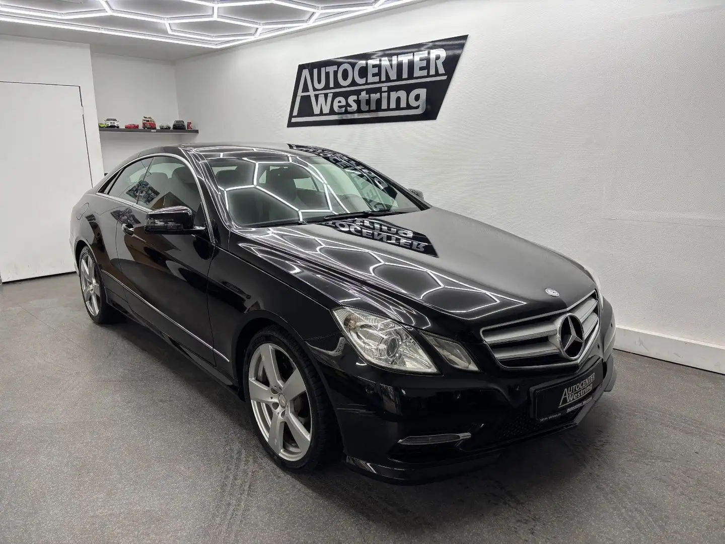 Mercedes-Benz E 200 CGI  BlueEfficiency*AMG Paket*Leder*2.Hand Noir - 1