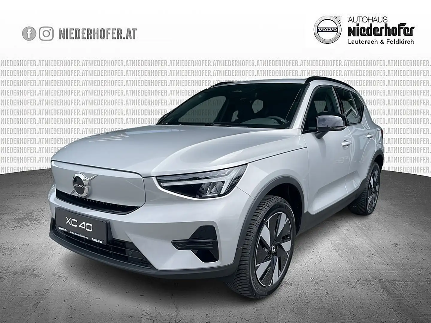 Volvo XC40 Recharge Pure Electric 82kWh Ext. Range Plus Silber - 1