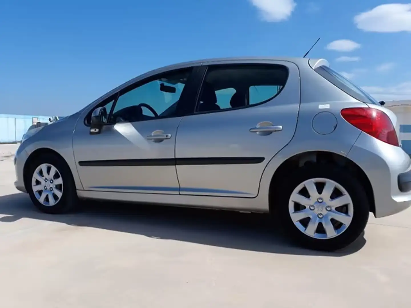 Peugeot 207 1.4HDI Confort Grijs - 1
