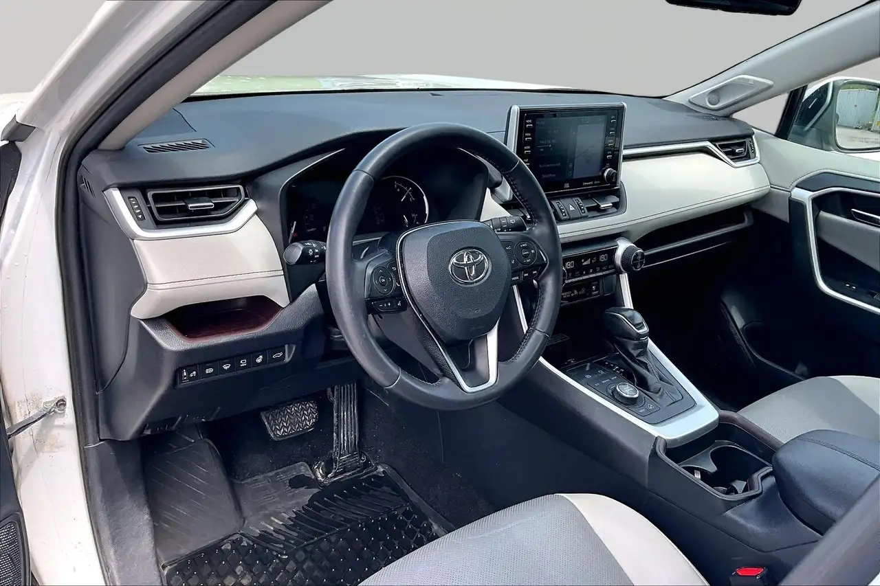 Toyota RAV 4 снимка Toyota RAV 4