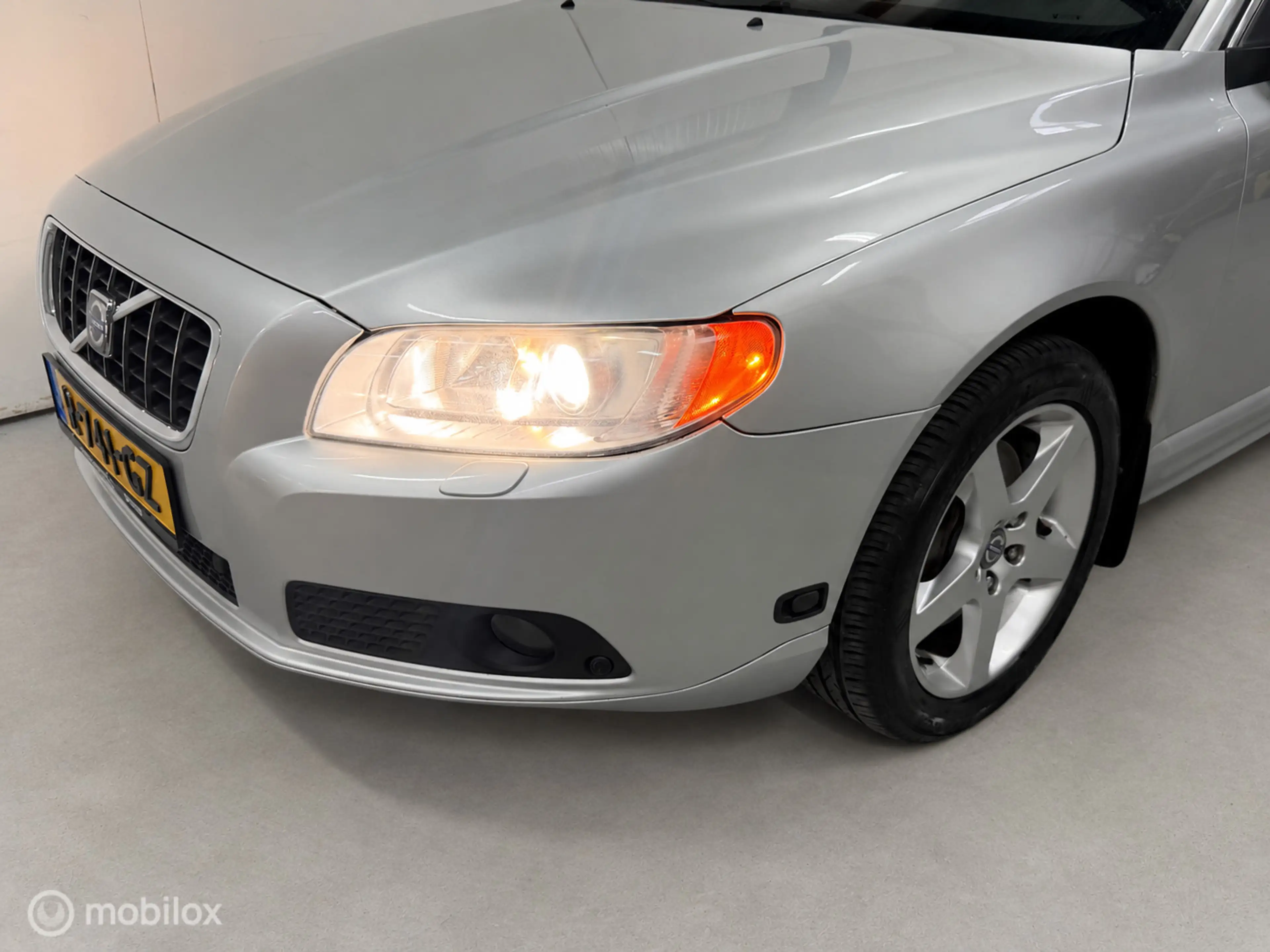 Volvo V70 2.5FT Summum AUTOMAAT / LEER — photo 6