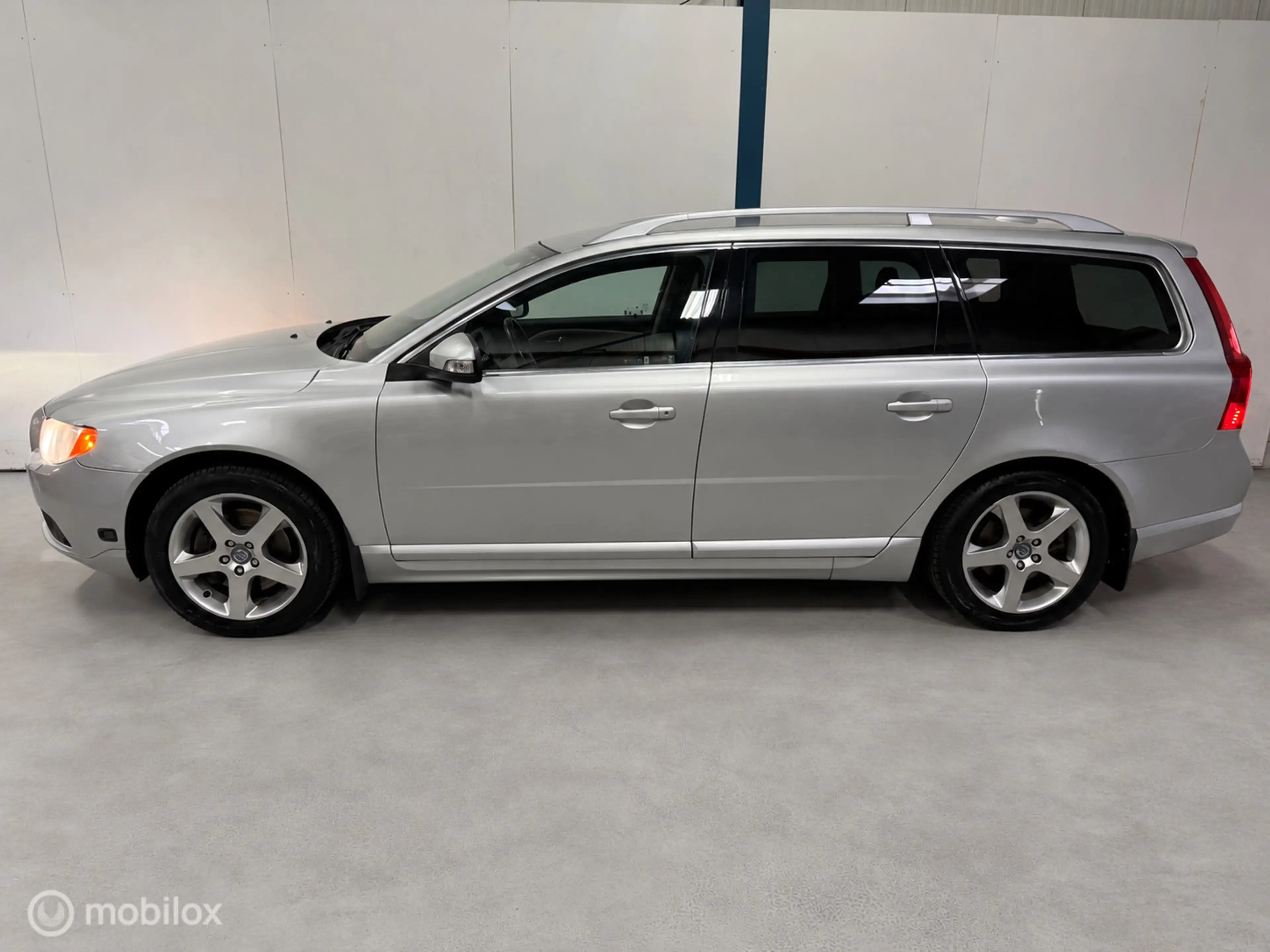 Volvo V70 2.5FT Summum AUTOMAAT / LEER — photo 15