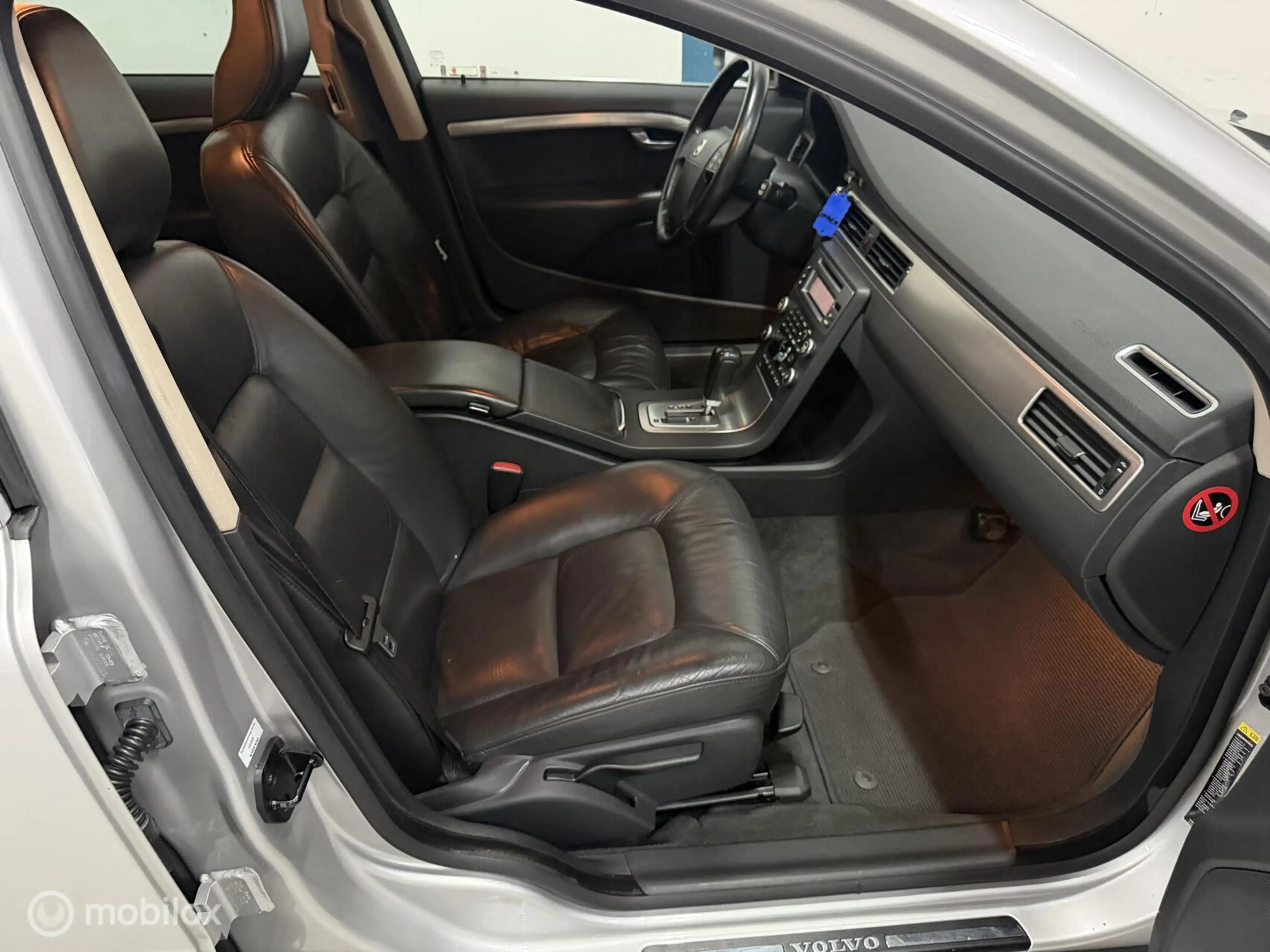 Volvo V70 2.5FT Summum AUTOMAAT / LEER — photo 9