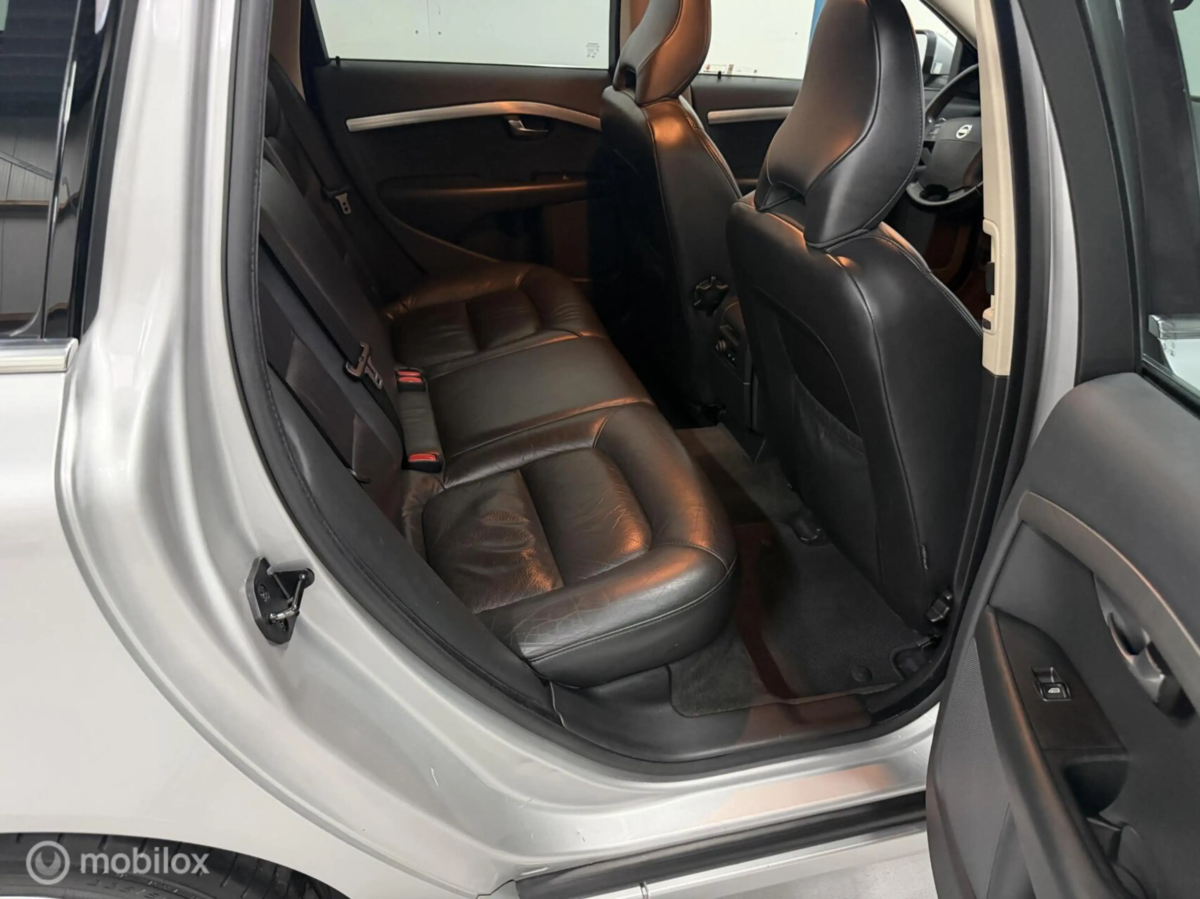 Volvo V70 2.5FT Summum AUTOMAAT / LEER — photo 11