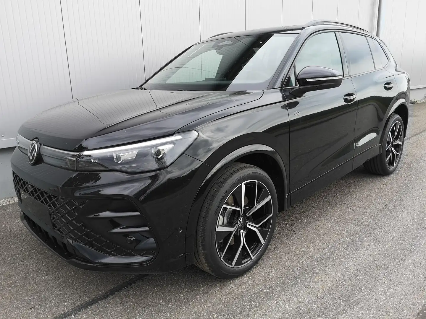 Volkswagen Tiguan 2.0 TDI 142 kW 4Motion R-Line DSG GV5 142 kW (1... Schwarz - 1