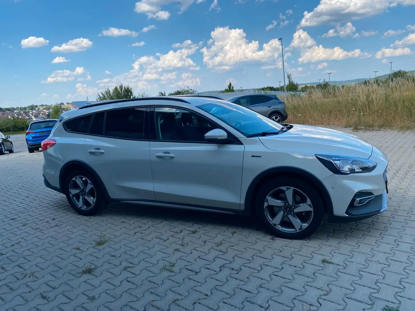 Ford Focus Turnier1.5tdci Active NAVI/ MK4/PDC Blanc - 1