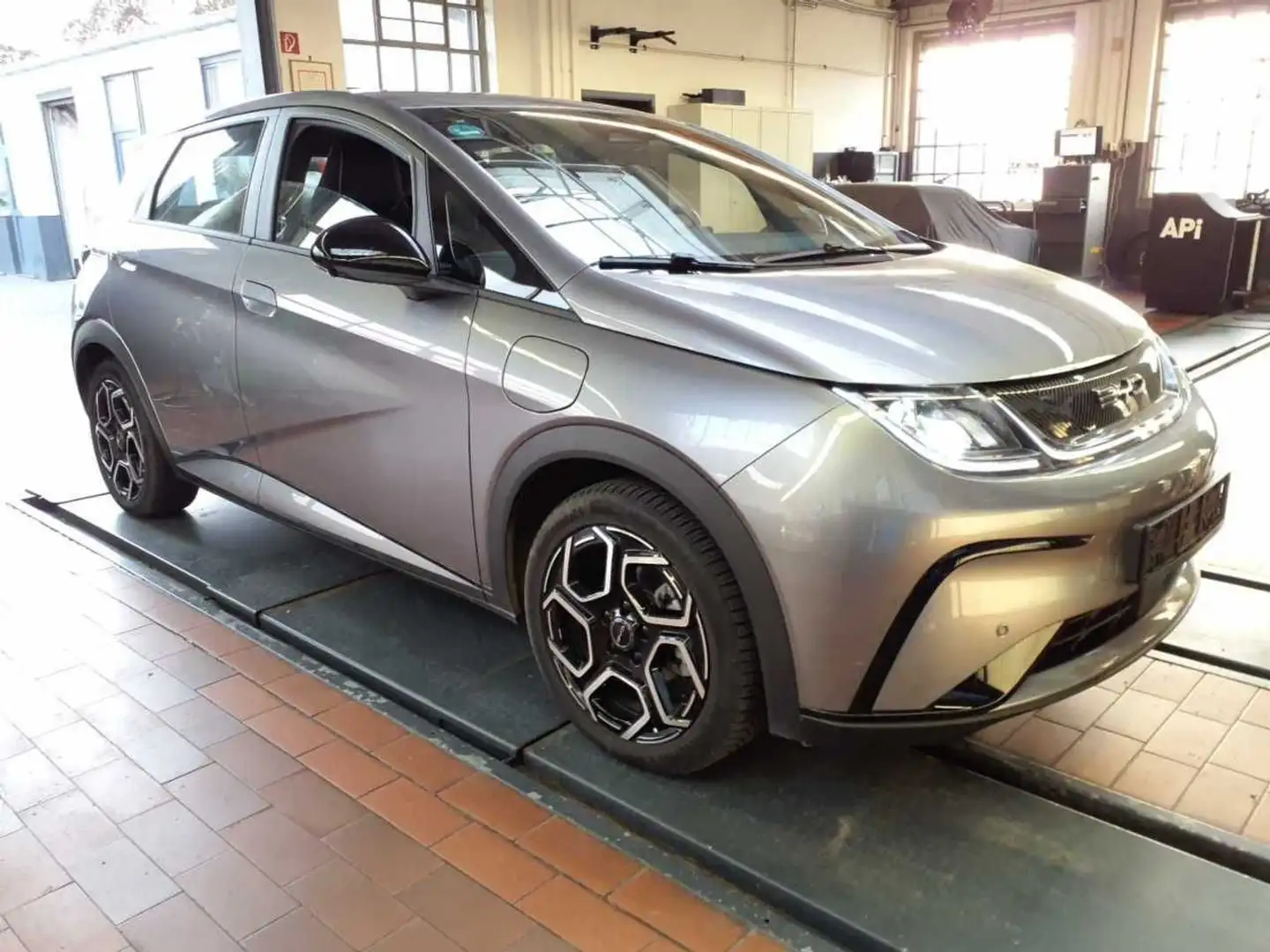 BYD Dolphin Comfort 60,4kWh Batterie 98,3 % Wärmepumpe Grau - 2