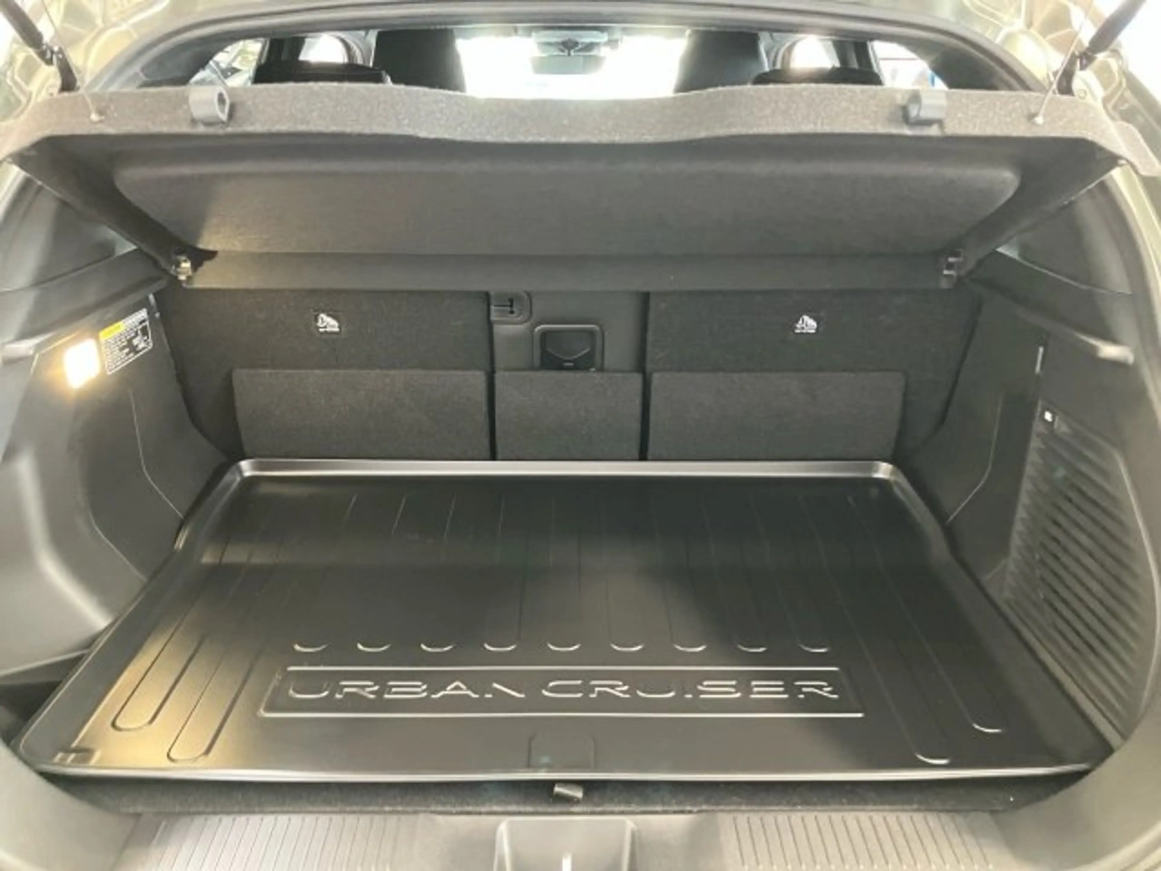 Toyota Urban Cruiser BEV 4x2 Lounge 128 kW — photo 10