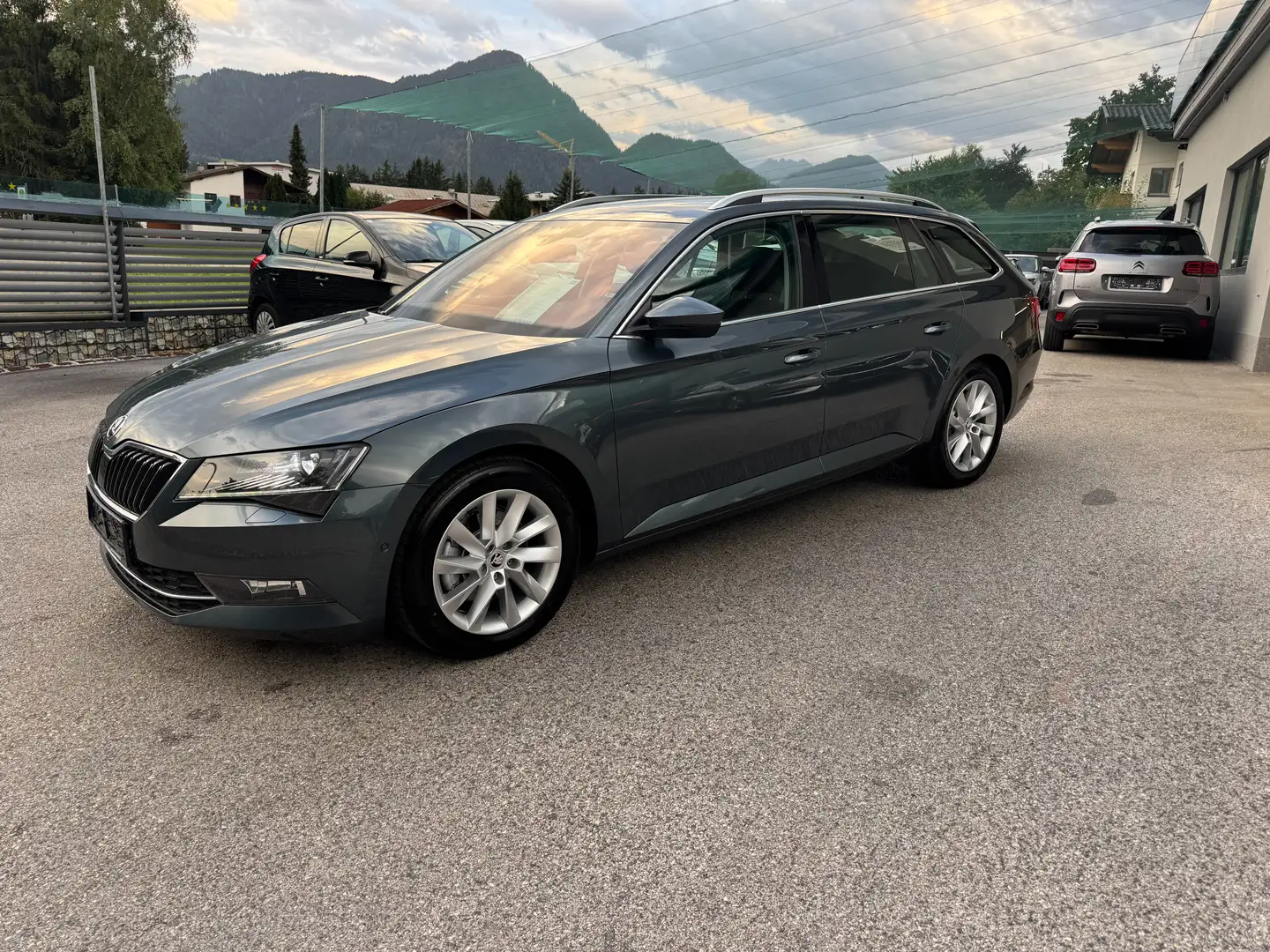 Skoda Superb Style 4x4 Grau - 1