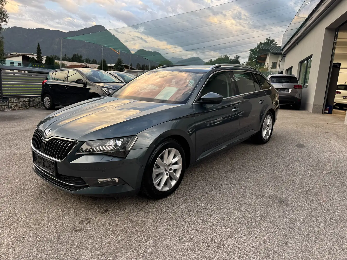 Skoda Superb Style 4x4 Grau - 2