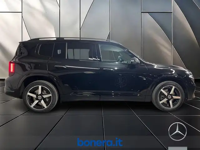 Mercedes-Benz GLB view 2