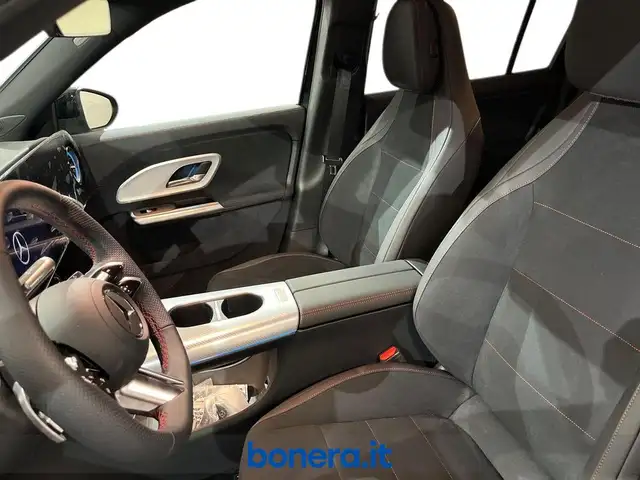 Mercedes-Benz GLB view 12