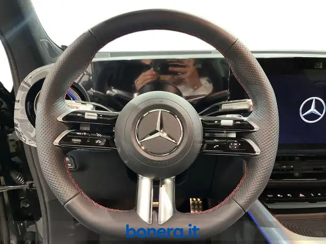 Mercedes-Benz GLB view 14