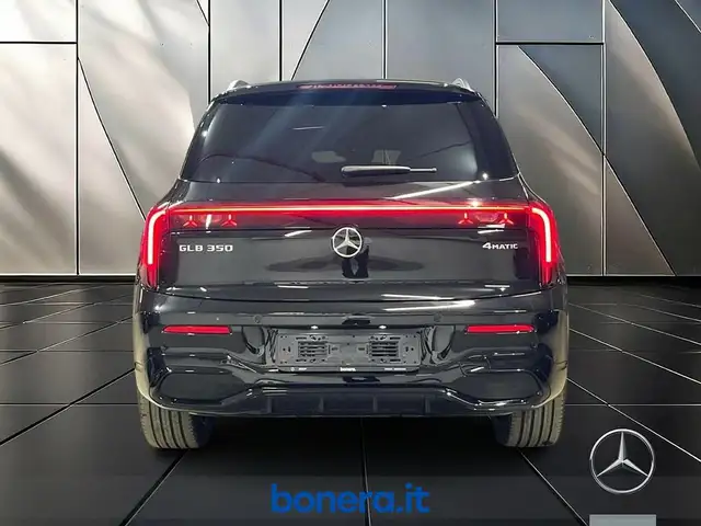 Mercedes-Benz GLB view 4