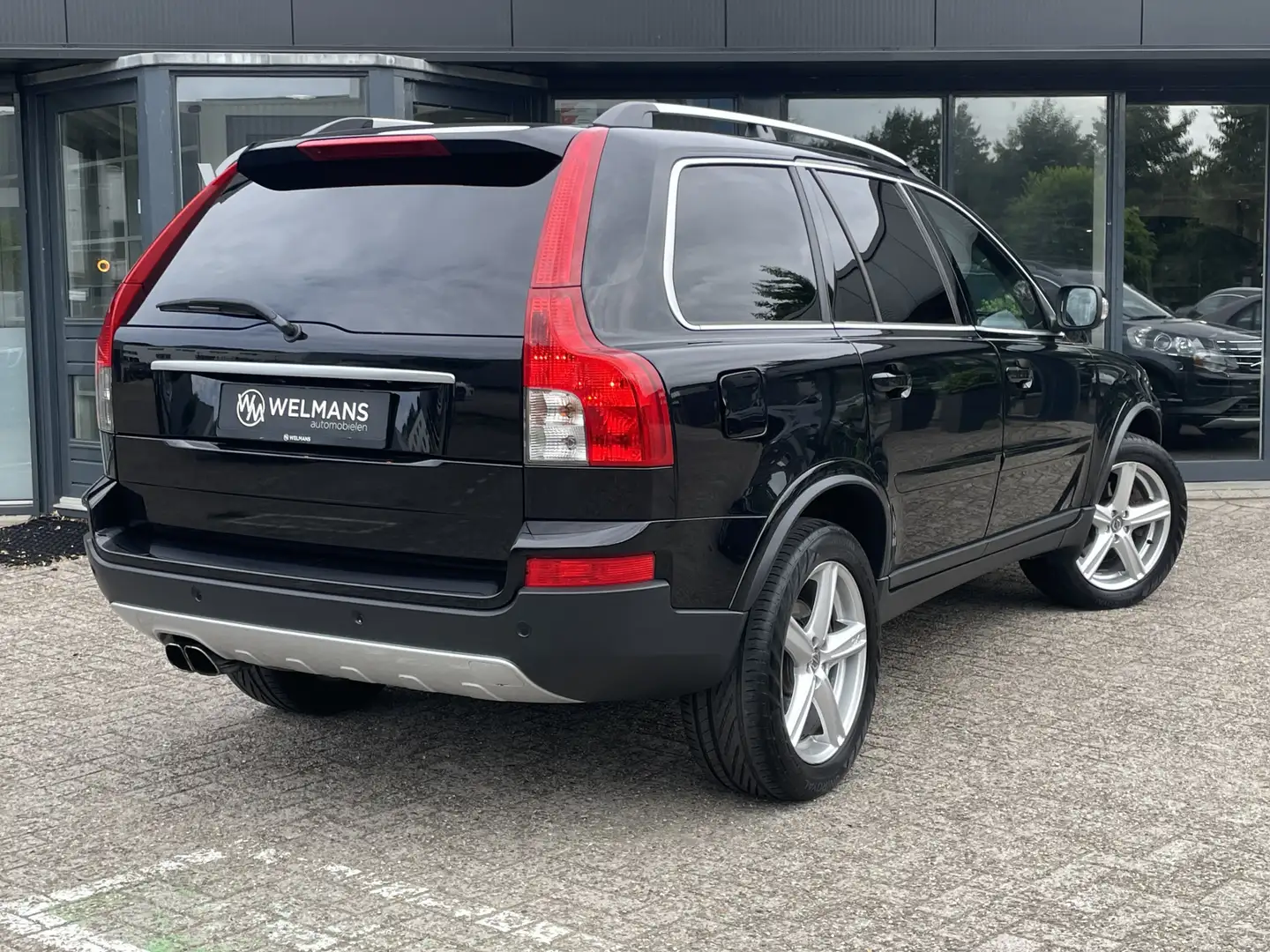 Volvo XC90 3.2 Sport Youngtimer | Navi | Xenon | 19 inch | Pa Zwart - 2