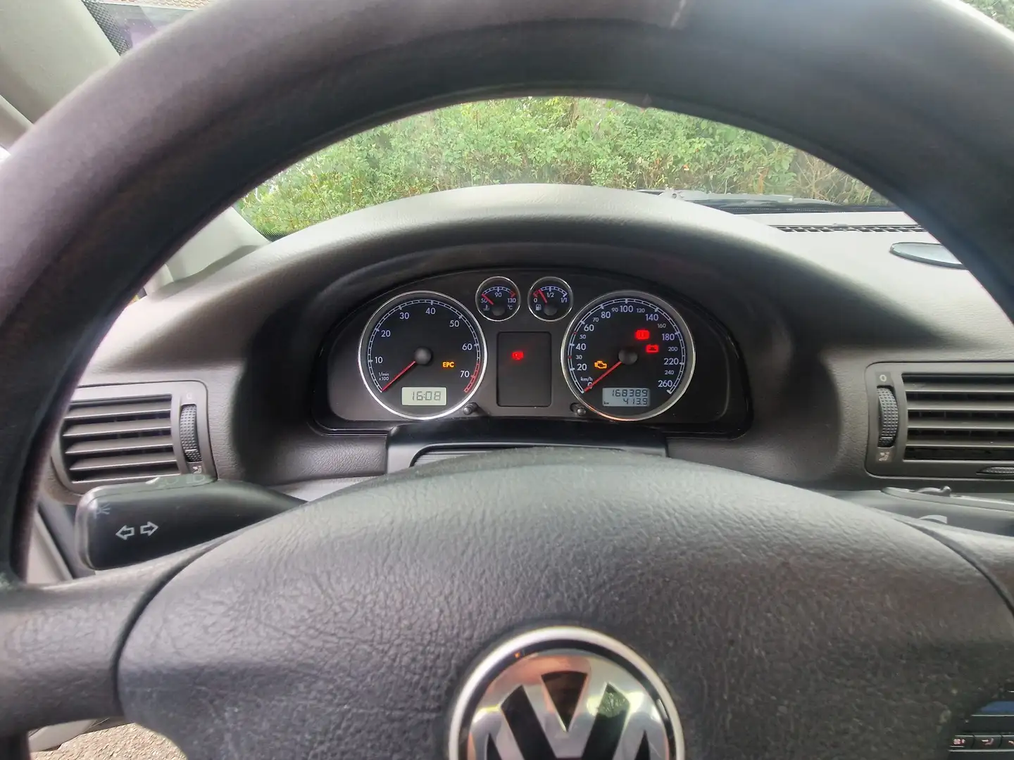 Volkswagen Passat 1.6 - 2