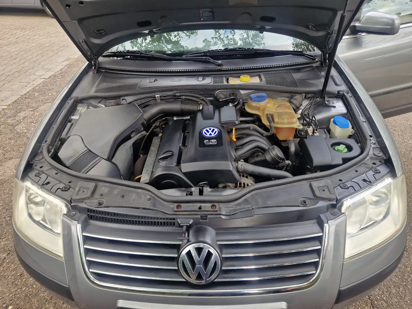 Volkswagen Passat 1.6 - 1