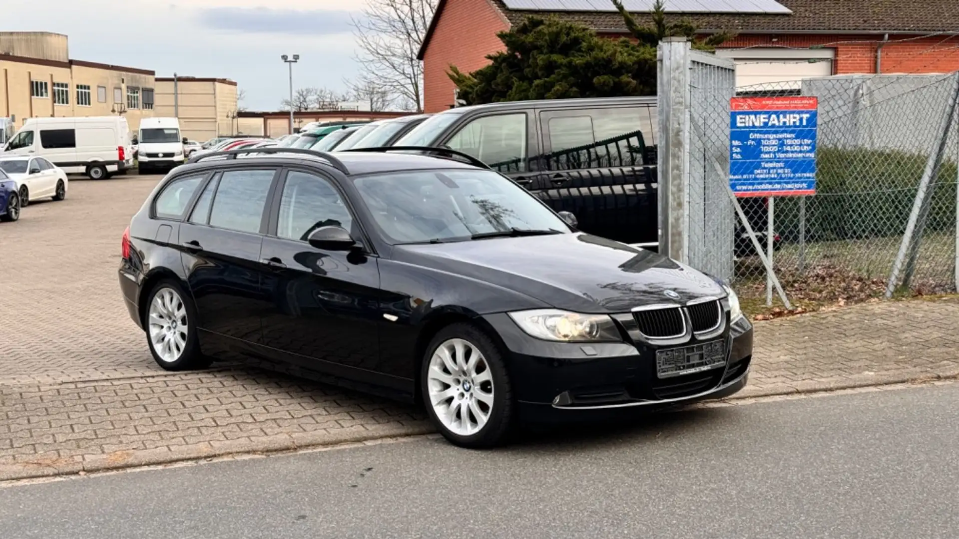 BMW 318 i Touring Leder/Pano/Xenon/Navi/2.Hand Schwarz - 2