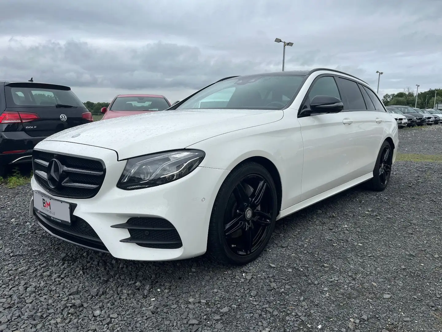 Mercedes-Benz E 220 d*AMG*WIDESCREE*LEDER*NAVI*HEAD-UP*19"ALU Weiß - 1