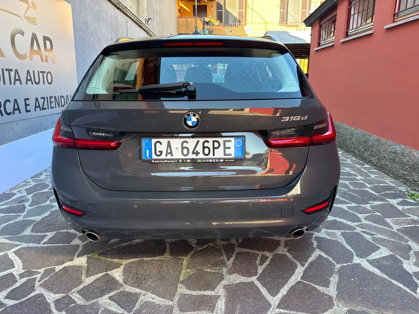 BMW 318 318d Touring Business Advantage Gris - 2