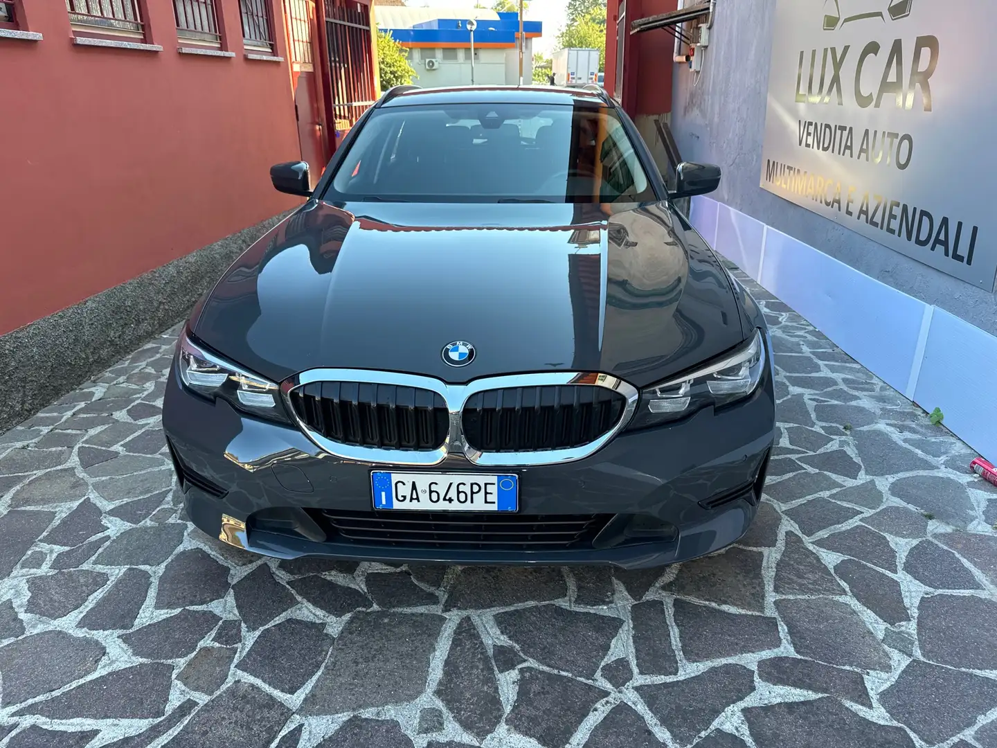 BMW 318 318d Touring Business Advantage Gris - 1