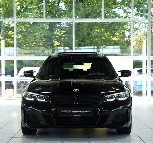 BMW 3 Series view 4