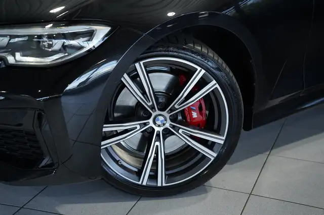 BMW 3 Series view 3