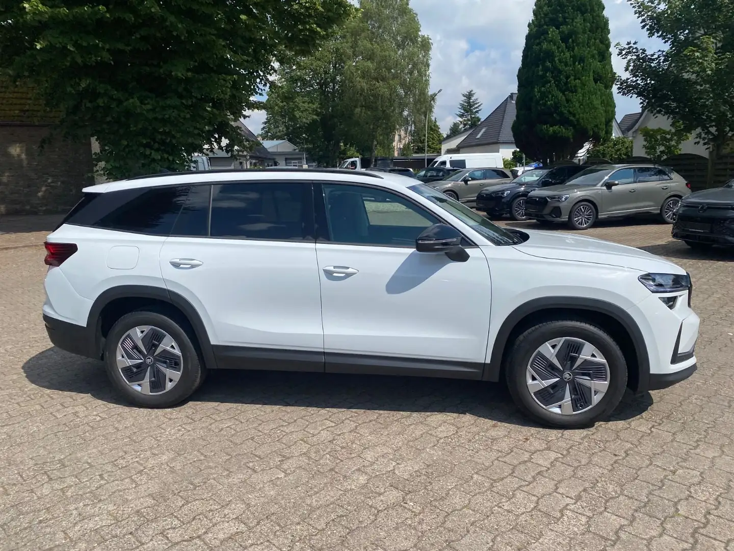 Skoda Kodiaq 1.5 TSI mHEV Selection NAVI AHK Standheiz Weiß - 2