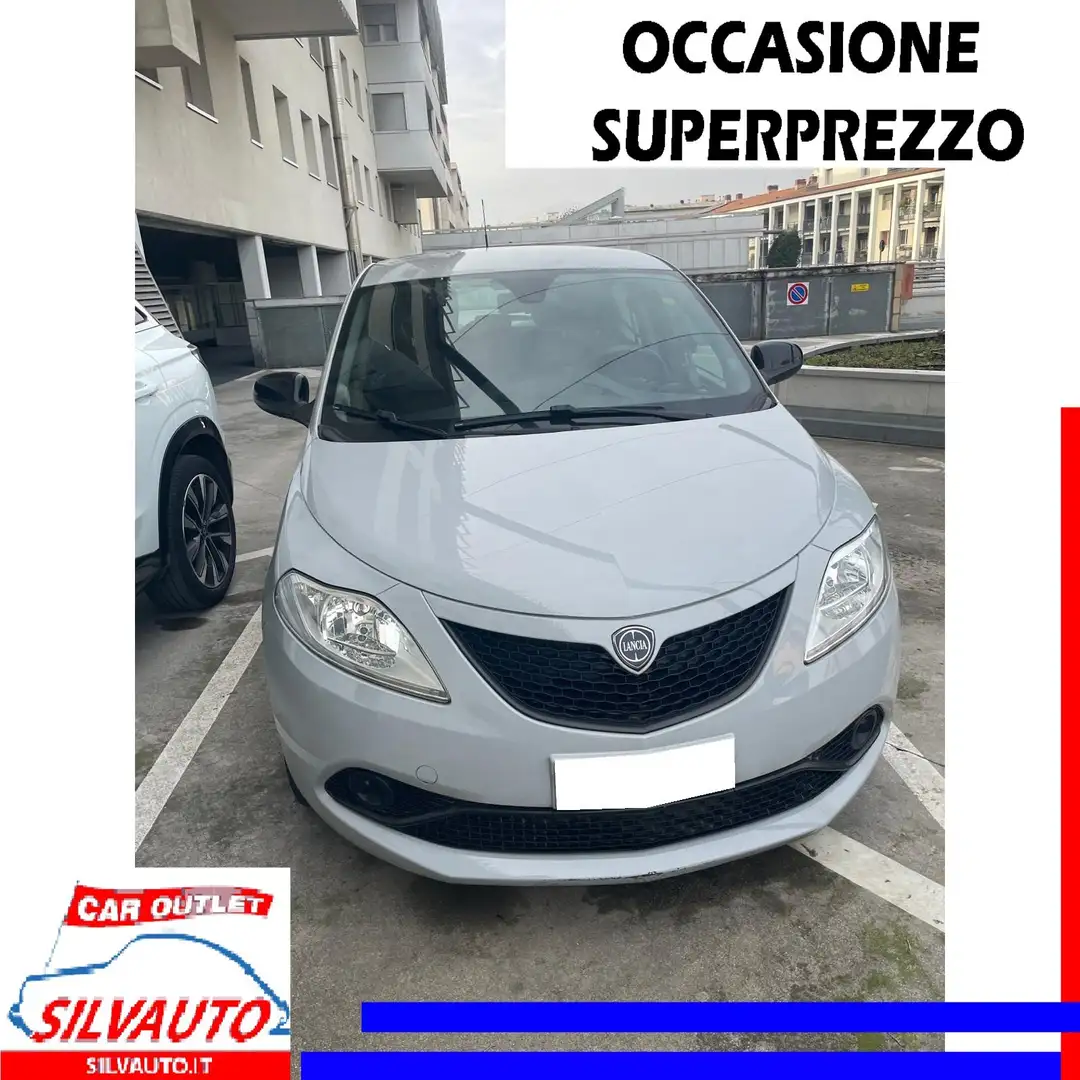 Lancia Ypsilon LANCIA YPSILON 1.2 GOLD ECOCHIC GPL 69CV (2018) Argent - 1