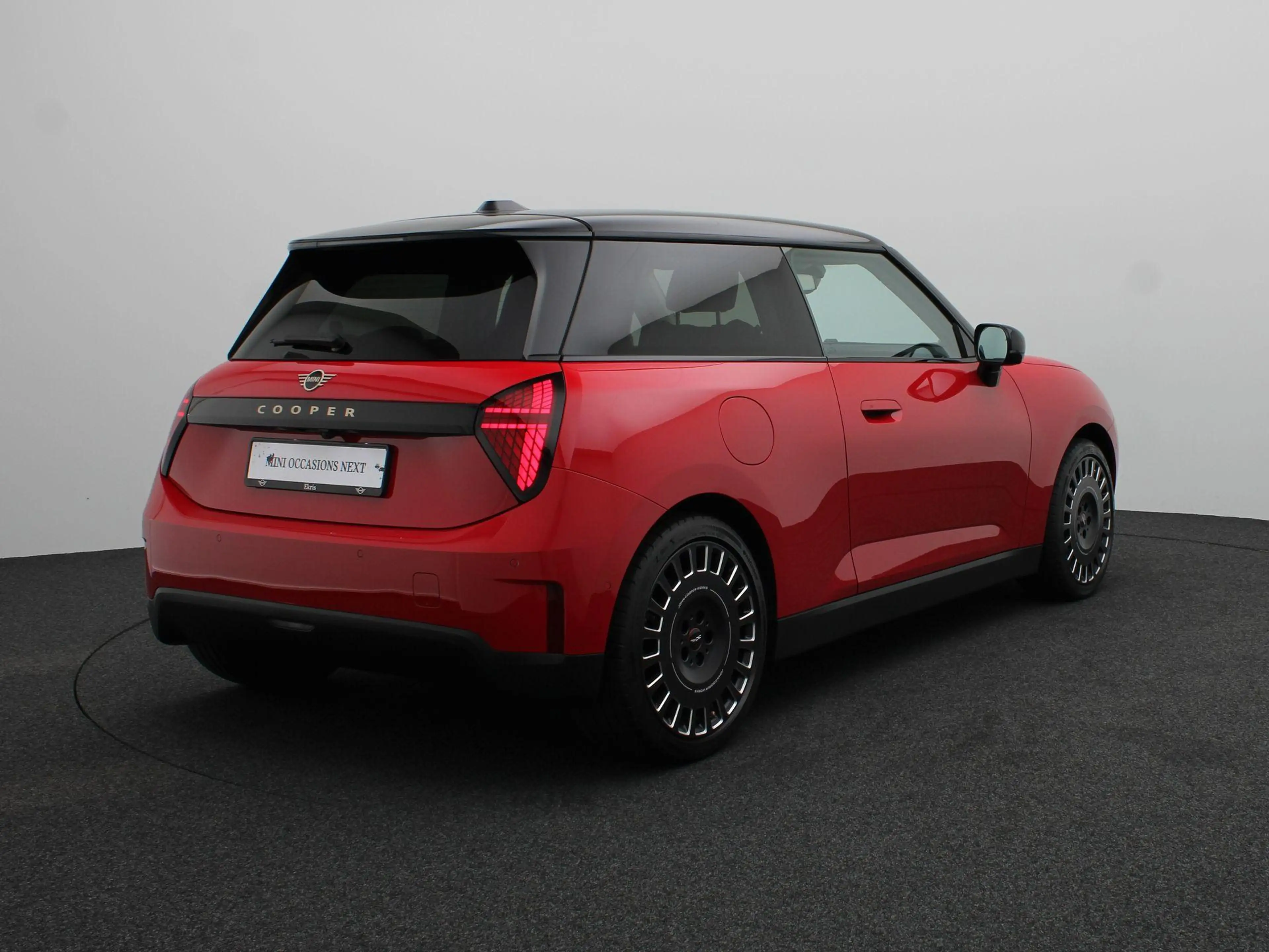 MINI Cooper E 3-Deurs Pakket L + Glazen panoramadak + Parking As — photo 2