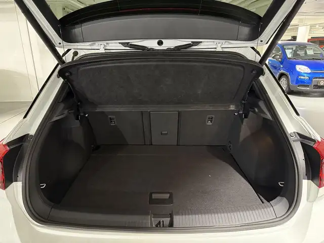 Volkswagen T-Roc view 13