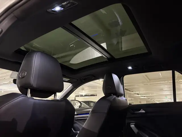 Volkswagen T-Roc view 12