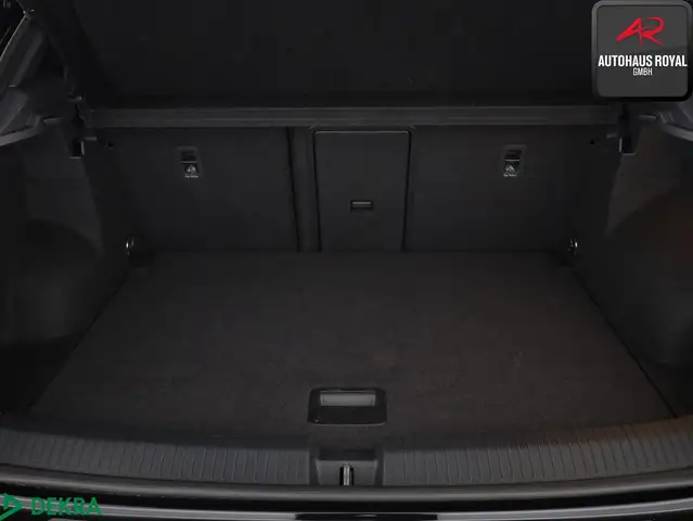 Volkswagen T-Roc view 12