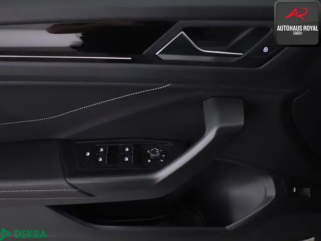 Volkswagen T-Roc view 13
