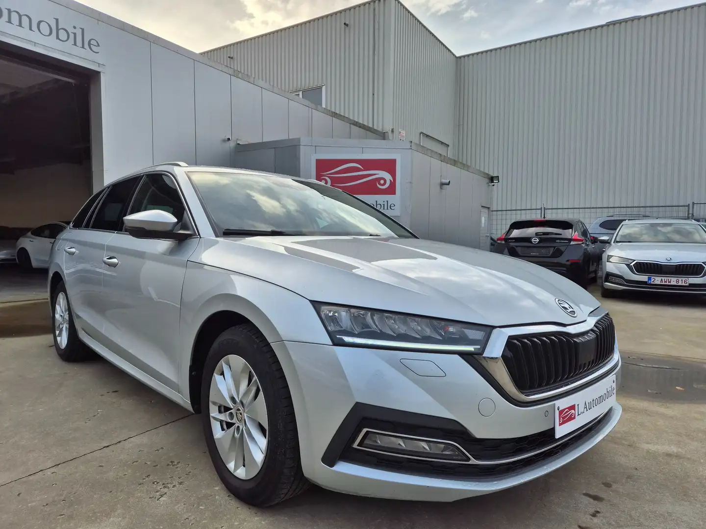 Skoda Octavia 2.0 TDi // AUTO. DSG-7 // 2021 !! Grijs - 2