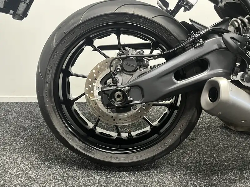 Yamaha YZF-R7 - foto 8