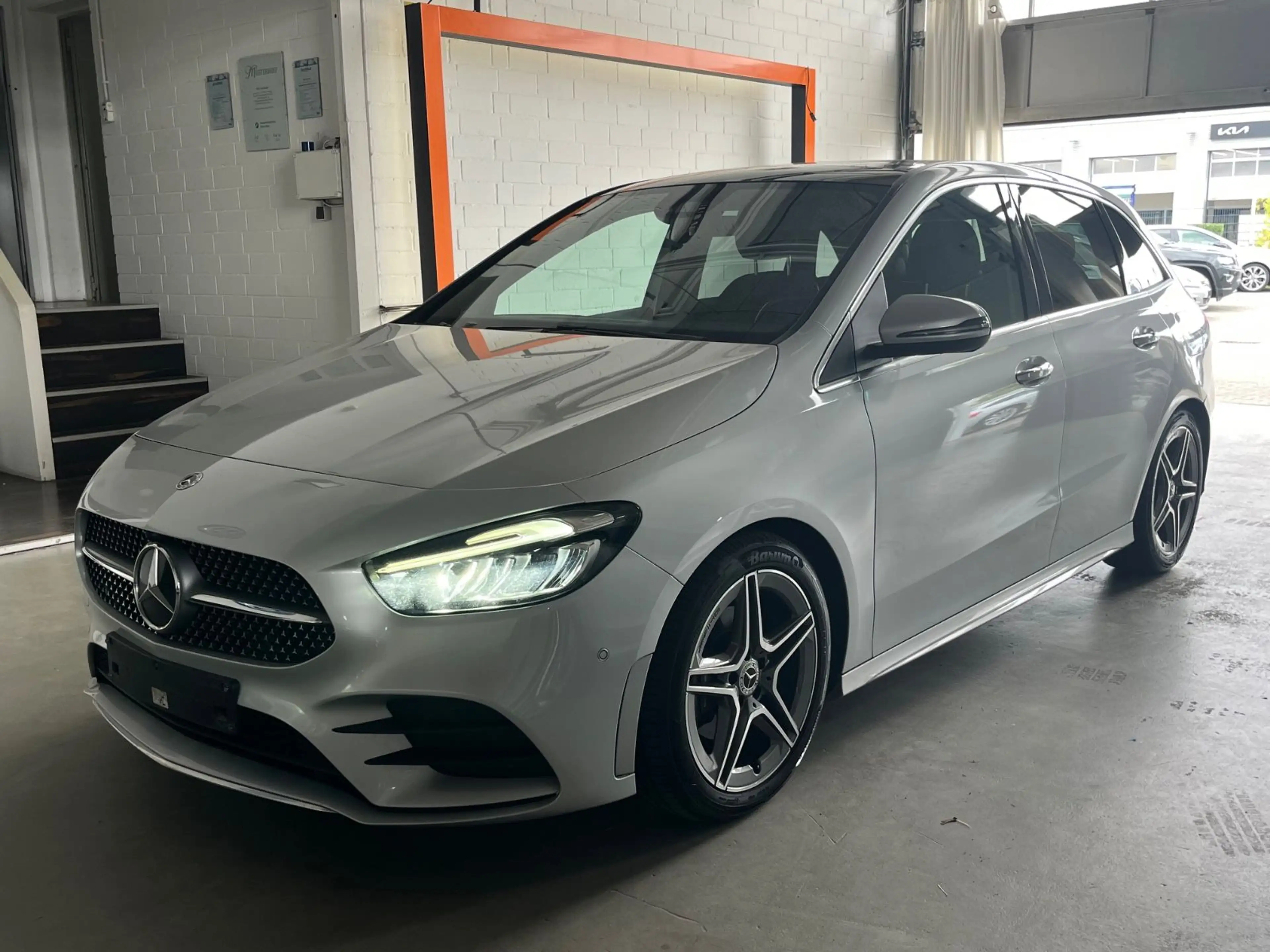 Mercedes-Benz B 200 AMG *Pano *AHK *LED — photo 13