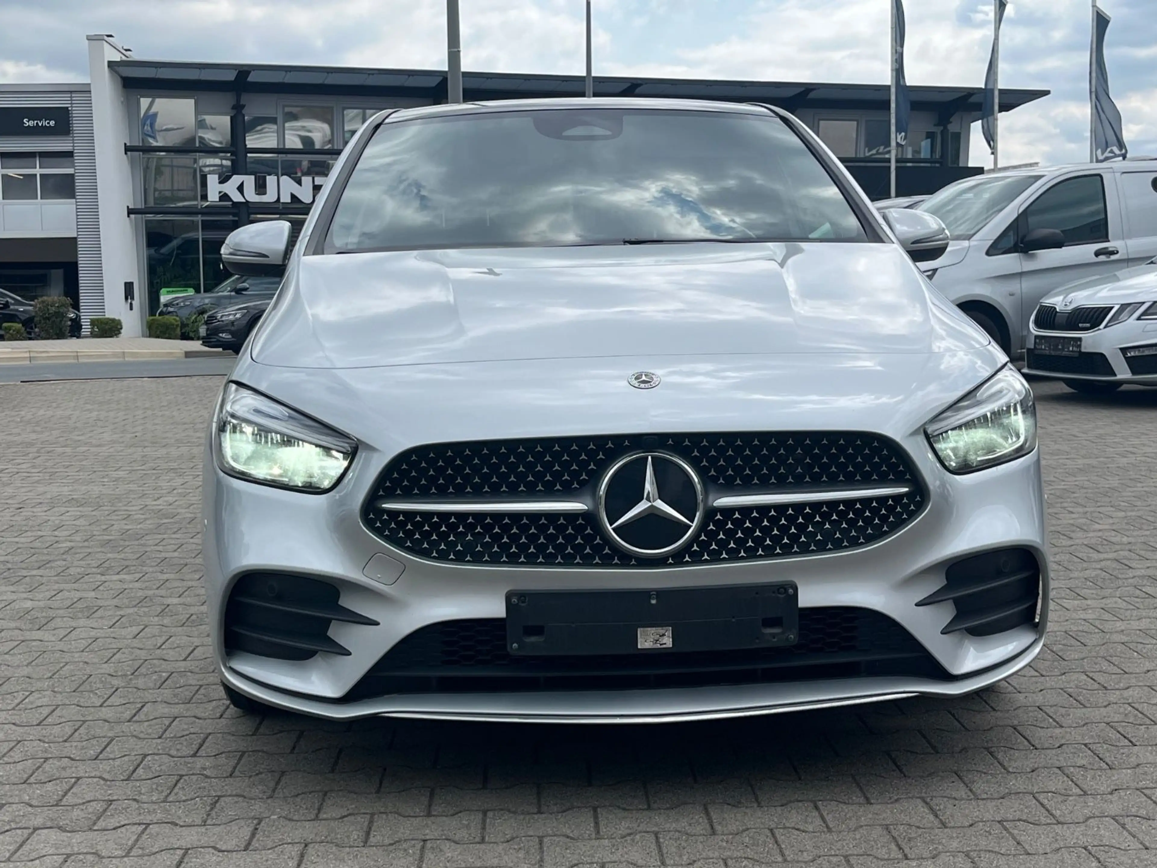 Mercedes-Benz B 200 AMG *Pano *AHK *LED — photo 5