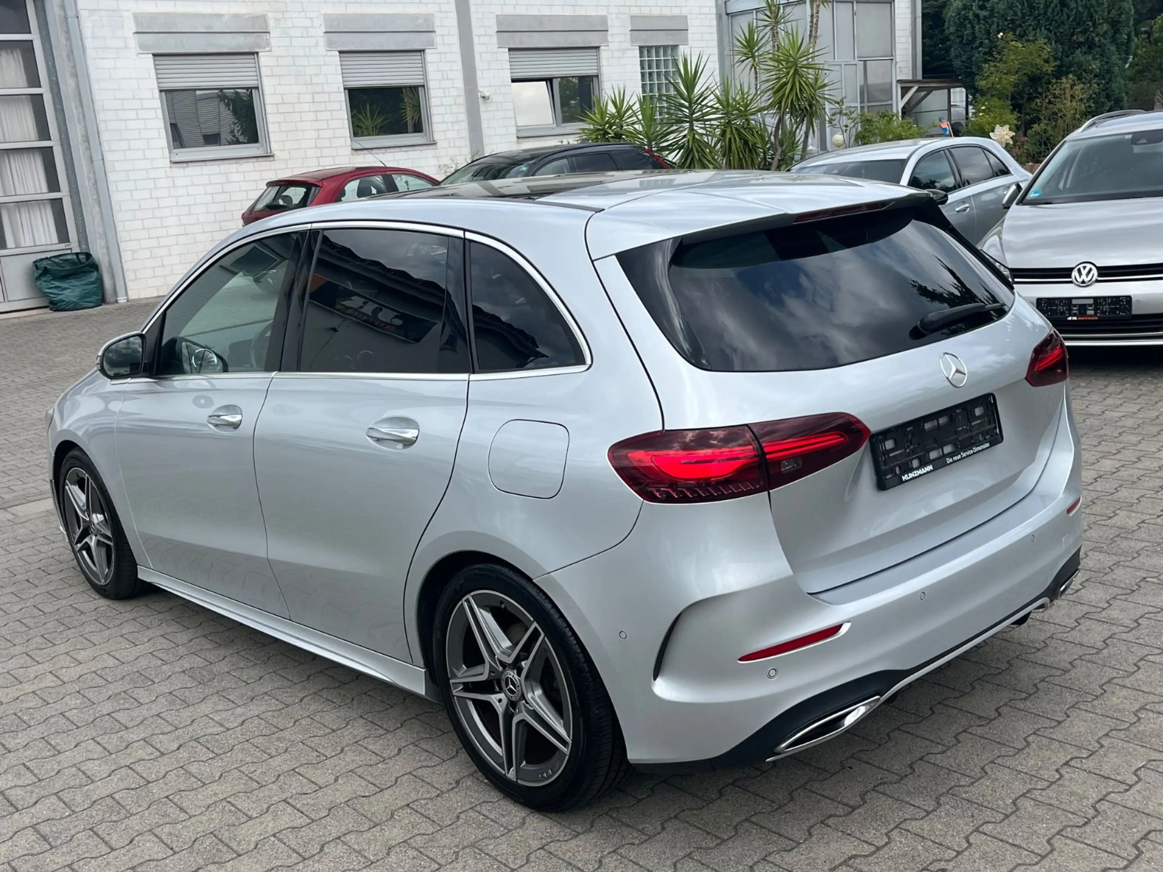 Mercedes-Benz B 200 AMG *Pano *AHK *LED — photo 6