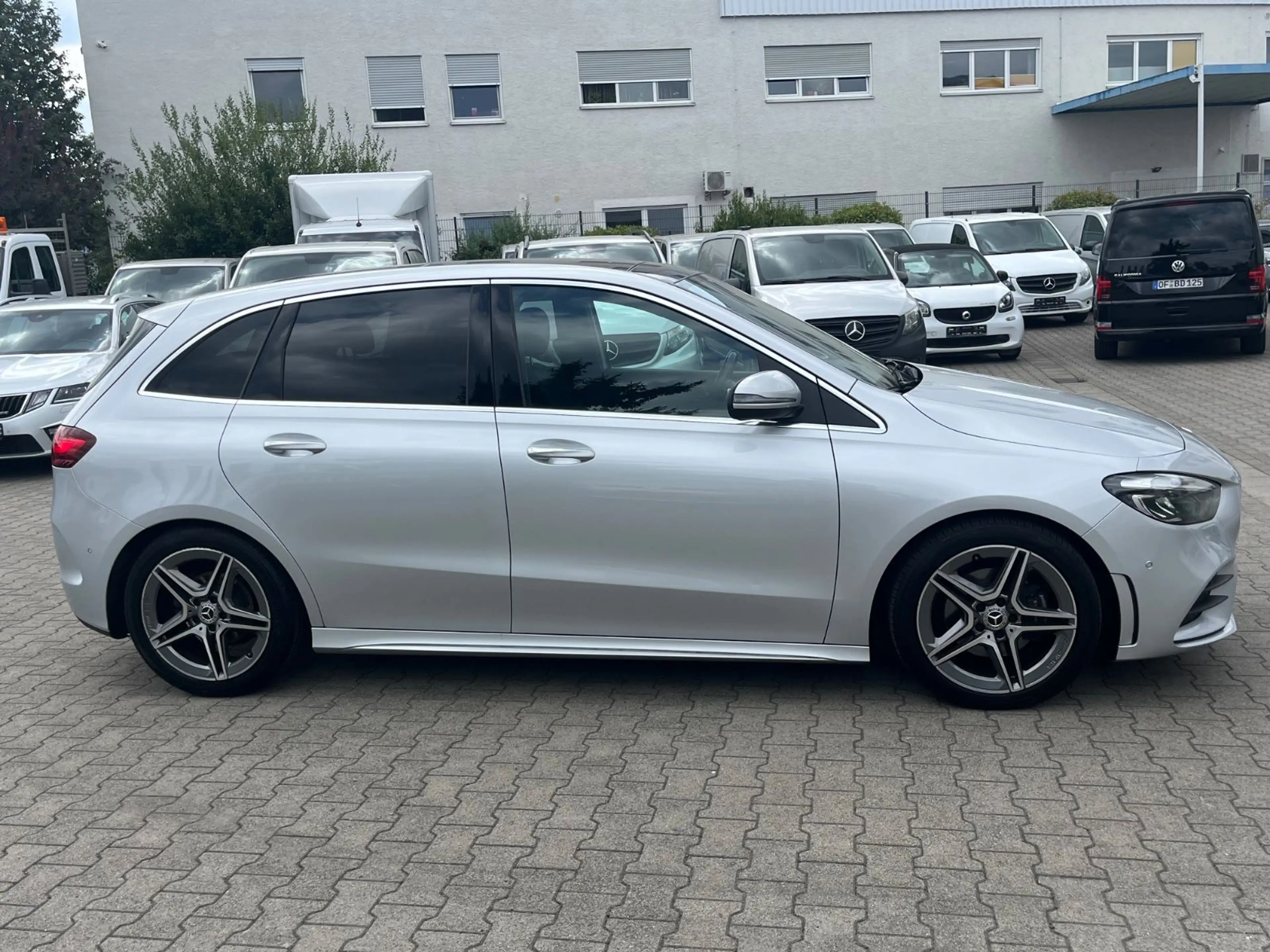 Mercedes-Benz B 200 AMG *Pano *AHK *LED — photo 3