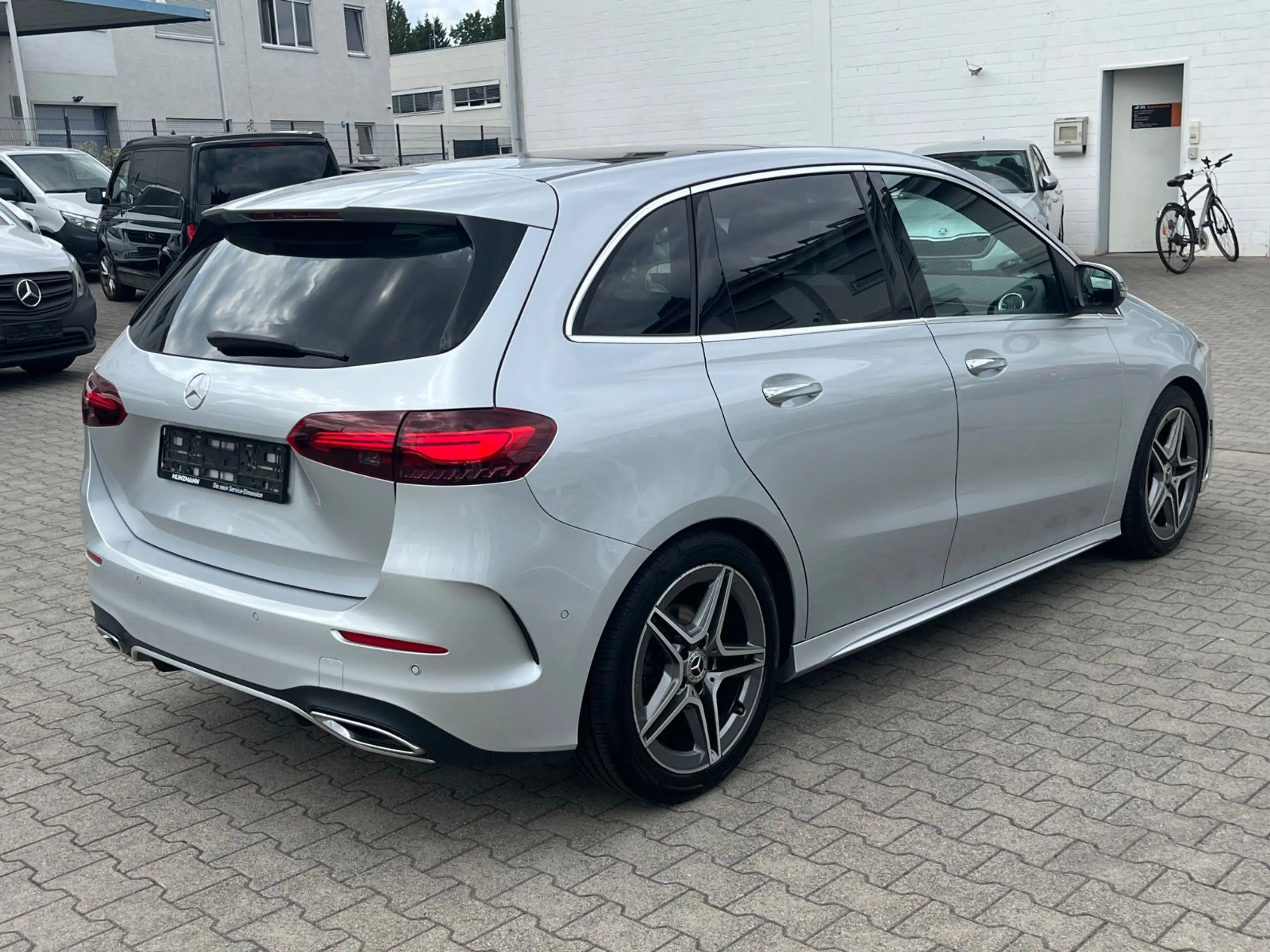 Mercedes-Benz B 200 AMG *Pano *AHK *LED — photo 7