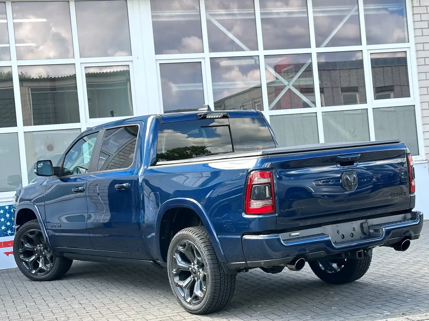 Dodge RAM 1500 Limited Luftf. HUD LED 360° ACC E-Steps Blau - 2