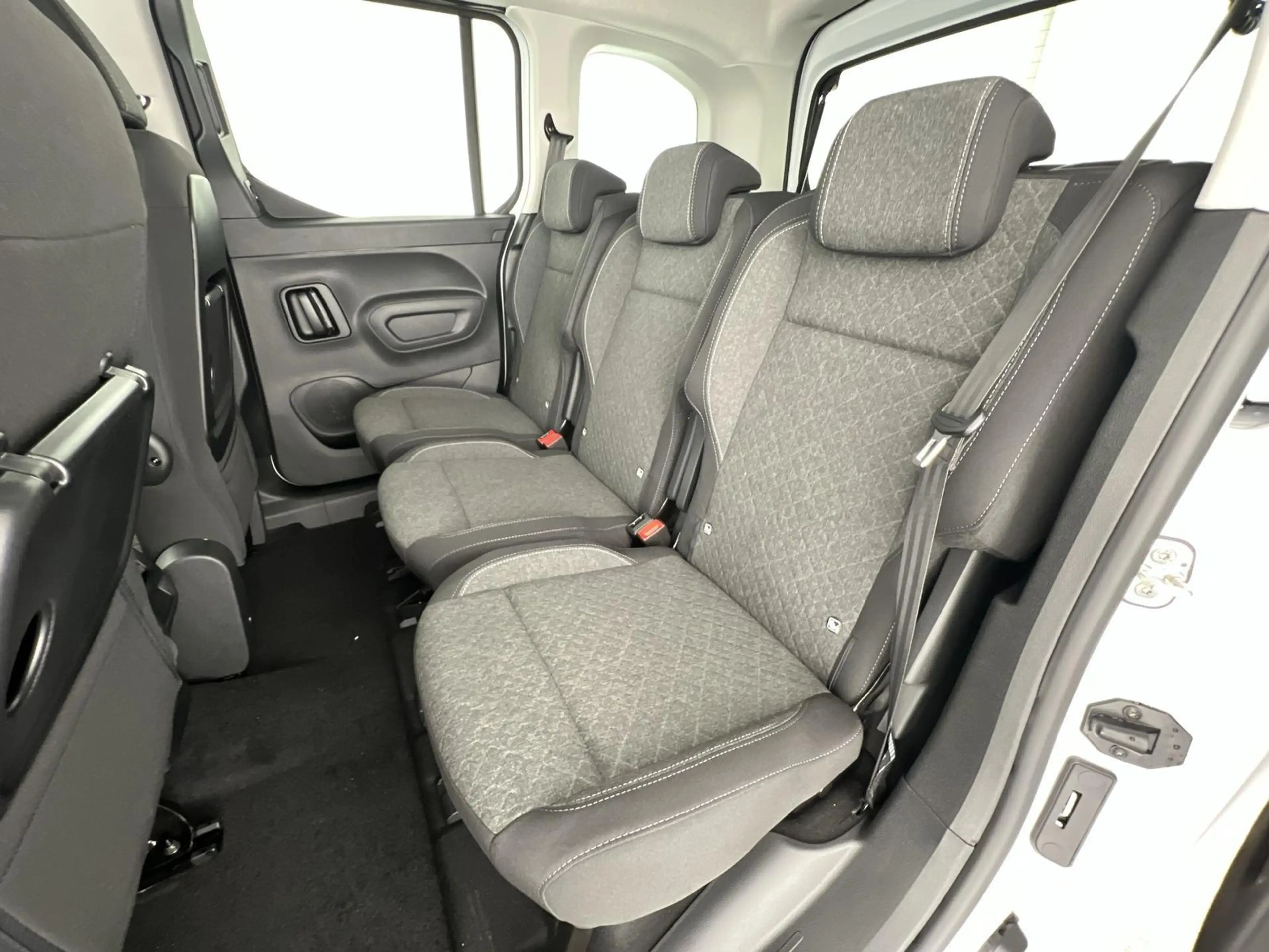 Opel Combo Life Edition 1.5 D*SHZ*NAVI*RFK*uvm — photo 9