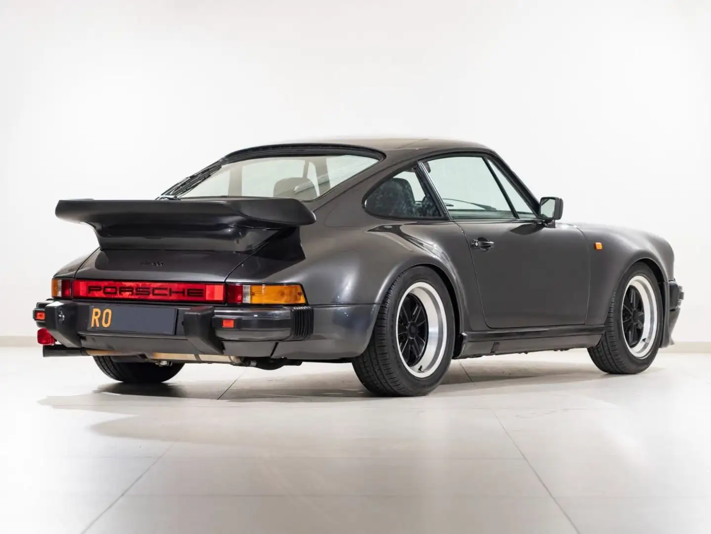 Porsche 930 911 930 Turbo 3.3 -- Service Porsche Gri - 1