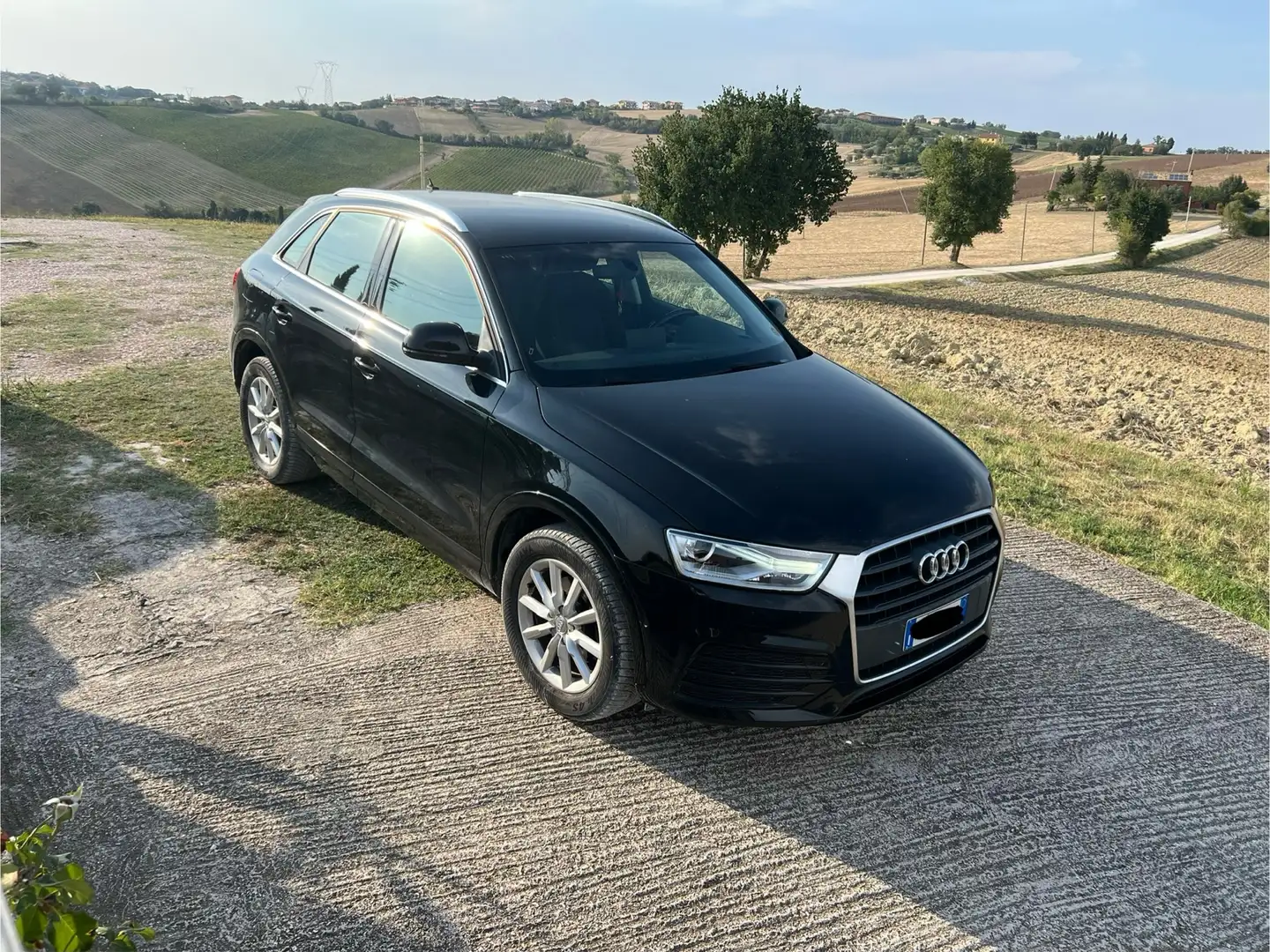 Audi Q3 2.0 tdi Business 120cv - 1