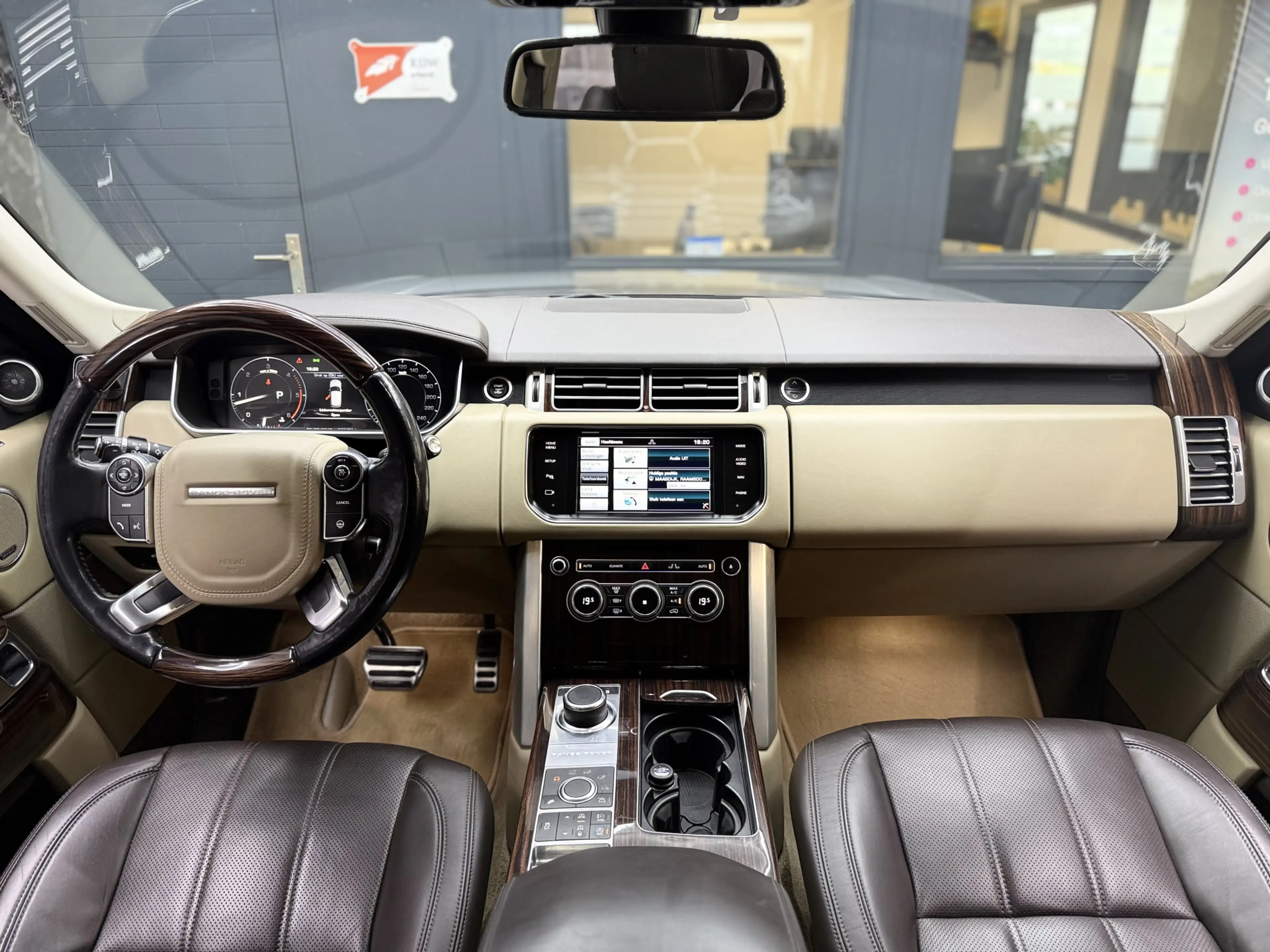 Land Rover Range Rover 3.0 TDV6 Vogue — photo 13