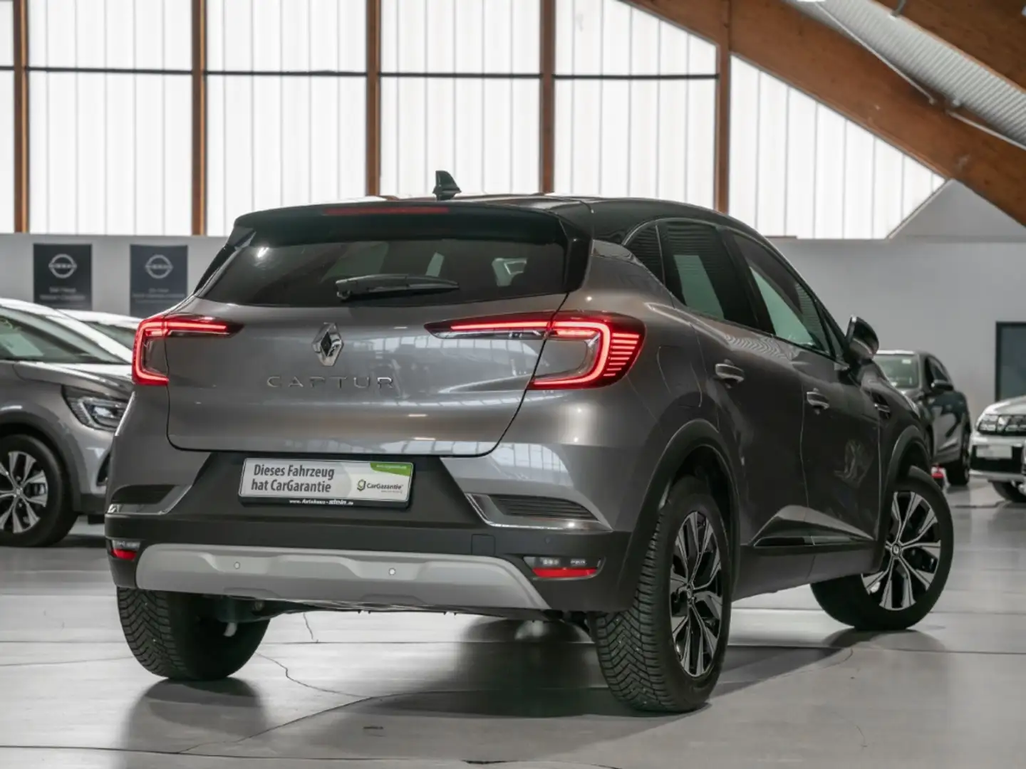 Renault Captur II Techno TCe Mild Hybrid 160 EDC Navi Digitales C Grijs - 2